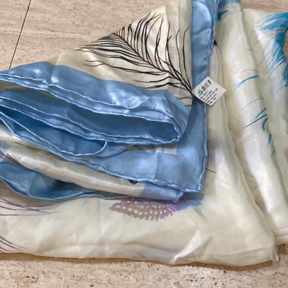 SILK SCARF BIRD FEATURES light blue with cream white hand hemmed rolled 42”x43” - Picture 14 of 16